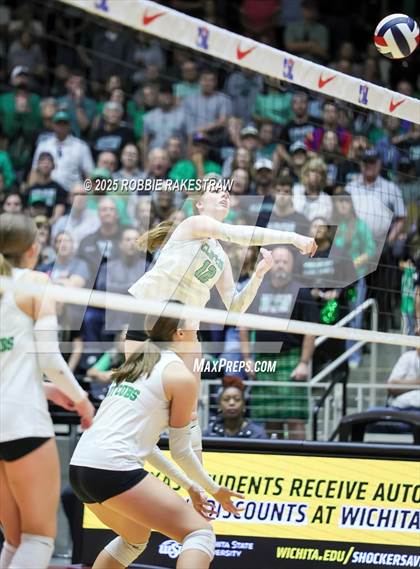 Thumbnail 1 in Clifton vs. Boyd (UIL 3A D2 Volleyball Final) photogallery.