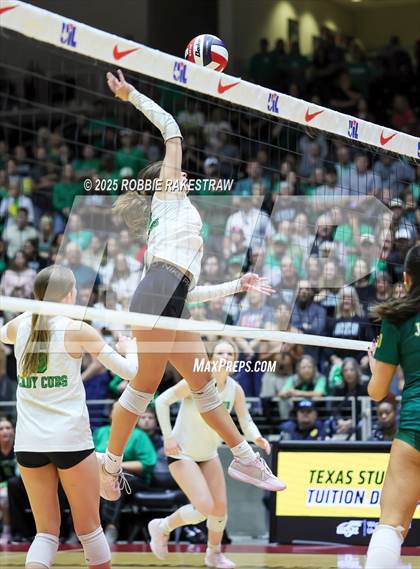 Thumbnail 2 in Clifton vs. Boyd (UIL 3A D2 Volleyball Final) photogallery.