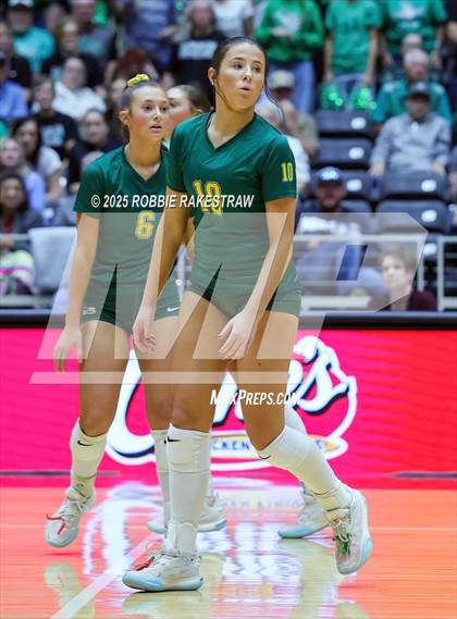 Thumbnail 1 in Clifton vs. Boyd (UIL 3A D2 Volleyball Final) photogallery.