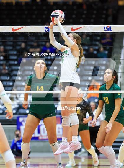 Thumbnail 2 in Clifton vs. Boyd (UIL 3A D2 Volleyball Final) photogallery.