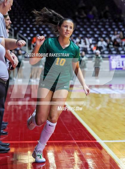 Thumbnail 3 in Clifton vs. Boyd (UIL 3A D2 Volleyball Final) photogallery.