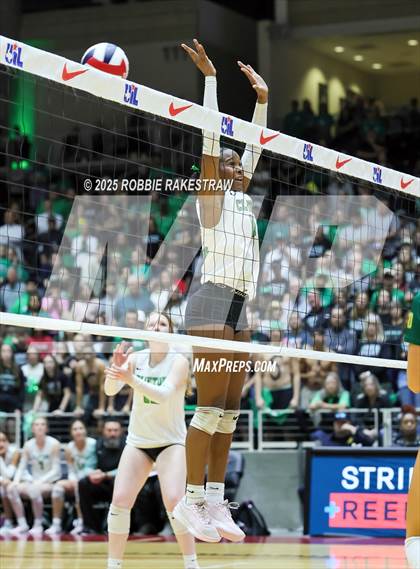 Thumbnail 1 in Clifton vs. Boyd (UIL 3A D2 Volleyball Final) photogallery.