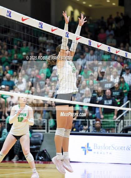 Thumbnail 2 in Clifton vs. Boyd (UIL 3A D2 Volleyball Final) photogallery.