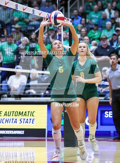 Thumbnail 1 in Clifton vs. Boyd (UIL 3A D2 Volleyball Final) photogallery.