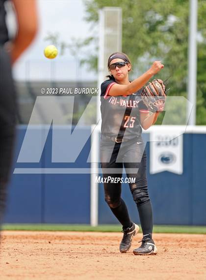 Thumbnail 2 in Tri-Valley vs. Union Area (PIAA 1A Championship) photogallery.