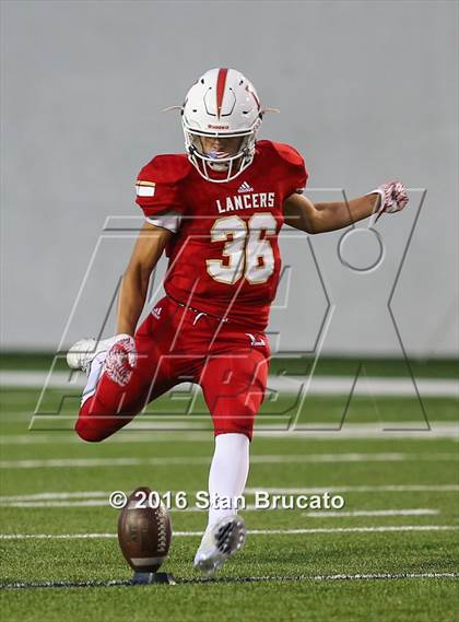 Thumbnail 3 in La Mirada vs Orange Lutheran photogallery.