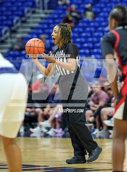 Thumbnail 2 in Wagner vs. Ryan (UIL 5A Basketball Division I Final) photogallery.