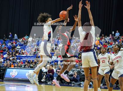 Thumbnail 2 in Wagner vs. Ryan (UIL 5A Basketball Division I Final) photogallery.