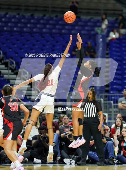Thumbnail 2 in Wagner vs. Ryan (UIL 5A Basketball Division I Final) photogallery.