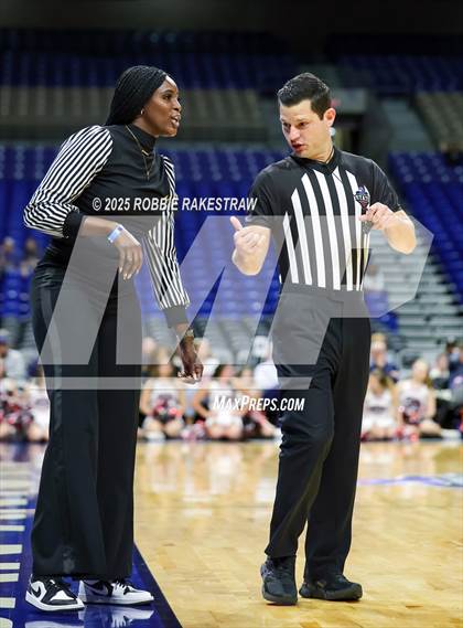 Thumbnail 1 in Wagner vs. Ryan (UIL 5A Basketball Division I Final) photogallery.
