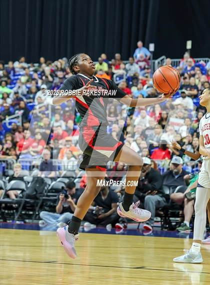 Thumbnail 3 in Wagner vs. Ryan (UIL 5A Basketball Division I Final) photogallery.