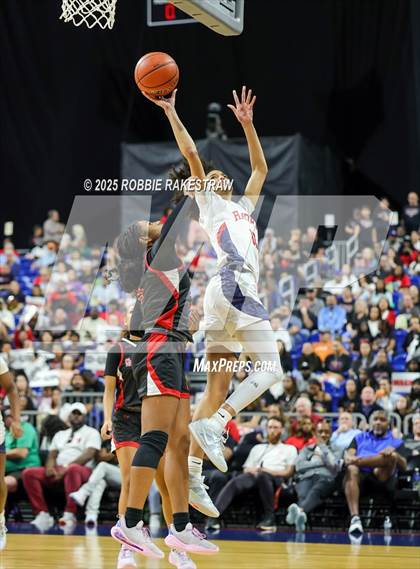 Thumbnail 3 in Wagner vs. Ryan (UIL 5A Basketball Division I Final) photogallery.