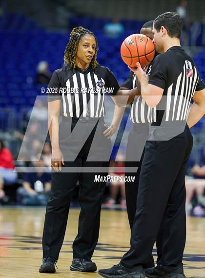 Thumbnail 2 in Wagner vs. Ryan (UIL 5A Basketball Division I Final) photogallery.