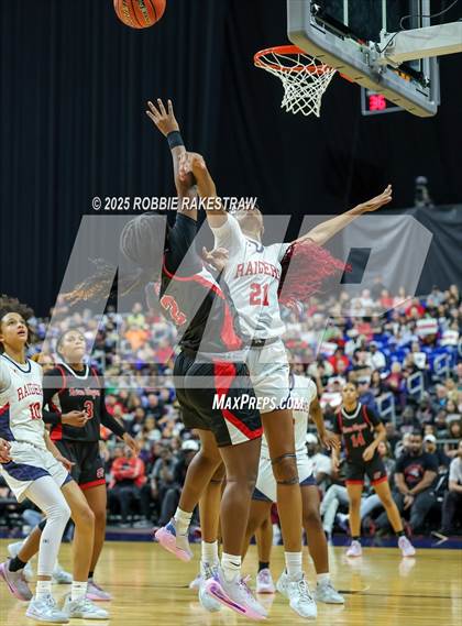 Thumbnail 3 in Wagner vs. Ryan (UIL 5A Basketball Division I Final) photogallery.