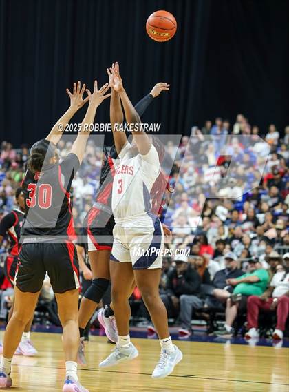 Thumbnail 2 in Wagner vs. Ryan (UIL 5A Basketball Division I Final) photogallery.