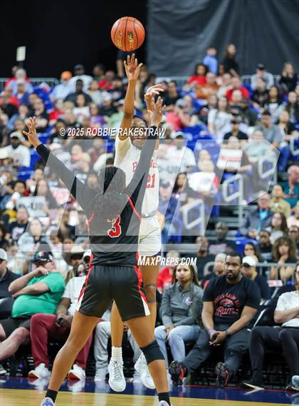 Thumbnail 2 in Wagner vs. Ryan (UIL 5A Basketball Division I Final) photogallery.
