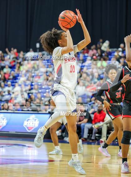Thumbnail 2 in Wagner vs. Ryan (UIL 5A Basketball Division I Final) photogallery.