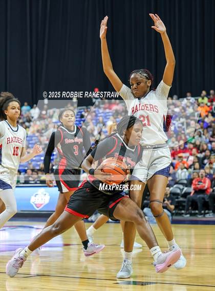 Thumbnail 3 in Wagner vs. Ryan (UIL 5A Basketball Division I Final) photogallery.