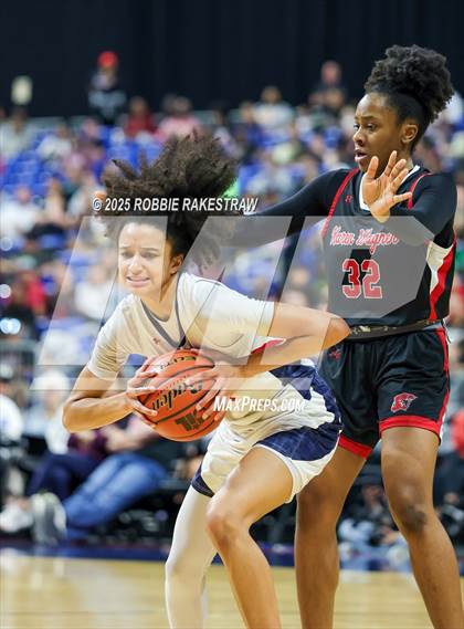 Thumbnail 3 in Wagner vs. Ryan (UIL 5A Basketball Division I Final) photogallery.