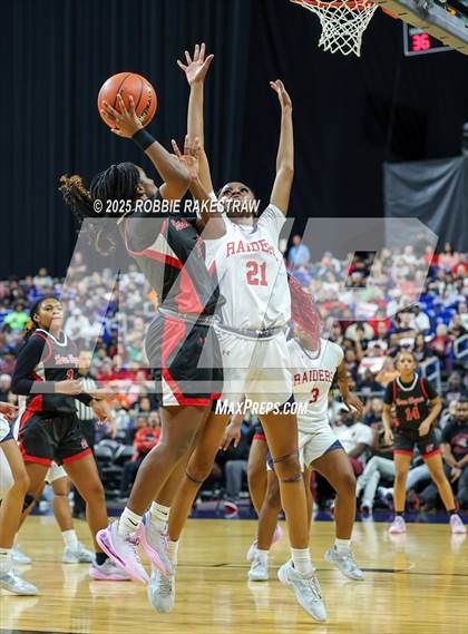 Thumbnail 2 in Wagner vs. Ryan (UIL 5A Basketball Division I Final) photogallery.