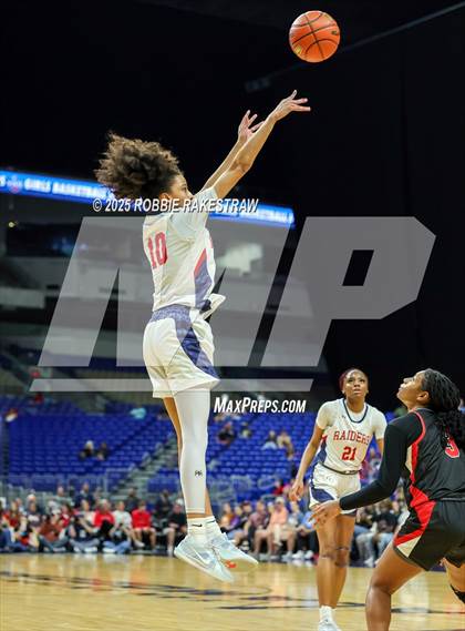 Thumbnail 2 in Wagner vs. Ryan (UIL 5A Basketball Division I Final) photogallery.