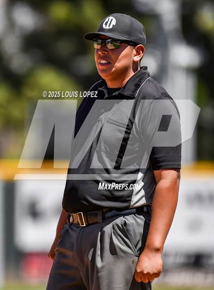 Thumbnail 3 in Damien vs. Etiwanda (Battle of the Baseline League) photogallery.