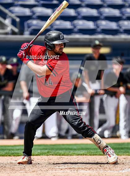 Thumbnail 2 in Damien vs. Etiwanda (Battle of the Baseline League) photogallery.