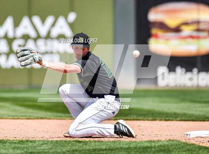 Thumbnail 2 in Damien vs. Etiwanda (Battle of the Baseline League) photogallery.