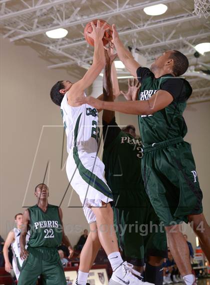 Thumbnail 2 in Chaparral vs. Perris (MaxPreps Holiday Classic) photogallery.