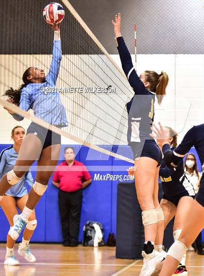 Thumbnail 2 in Berkeley Prep vs. St. Pius X Catholic (Nike Tournament of Champions) photogallery.