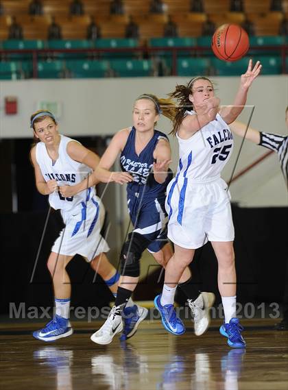 Thumbnail 2 in Highlands Ranch vs. Ralston Valley (CHSAA 5A Great 8) photogallery.