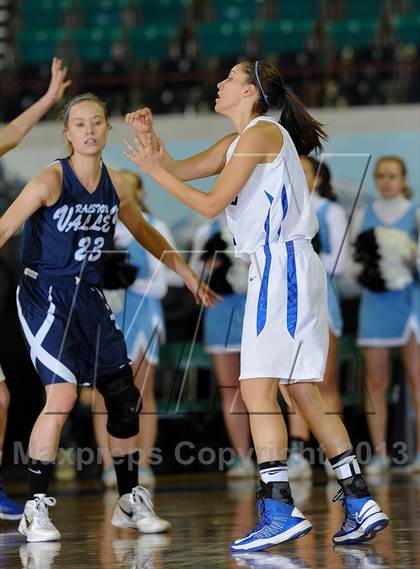 Thumbnail 1 in Highlands Ranch vs. Ralston Valley (CHSAA 5A Great 8) photogallery.