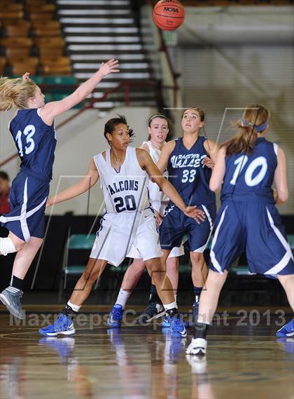 Thumbnail 3 in Highlands Ranch vs. Ralston Valley (CHSAA 5A Great 8) photogallery.