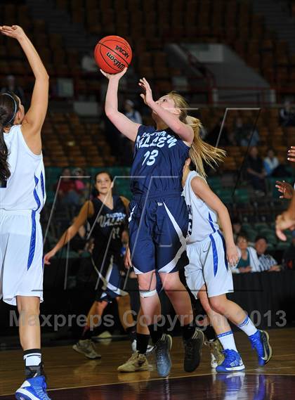 Thumbnail 3 in Highlands Ranch vs. Ralston Valley (CHSAA 5A Great 8) photogallery.