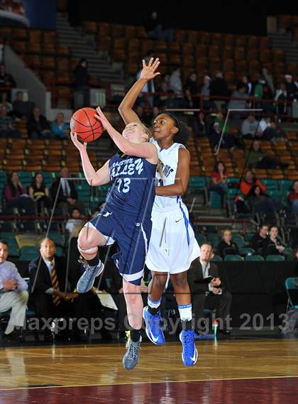 Thumbnail 3 in Highlands Ranch vs. Ralston Valley (CHSAA 5A Great 8) photogallery.