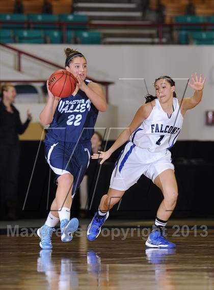 Thumbnail 3 in Highlands Ranch vs. Ralston Valley (CHSAA 5A Great 8) photogallery.