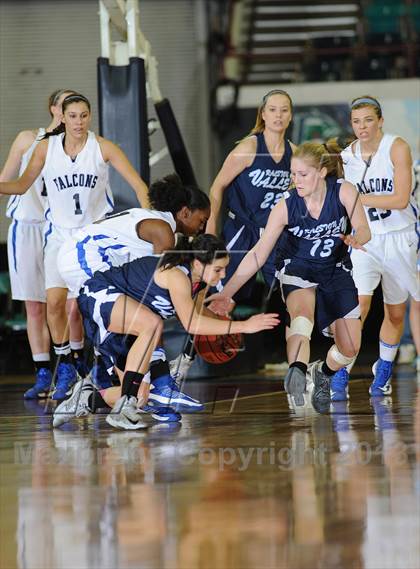 Thumbnail 2 in Highlands Ranch vs. Ralston Valley (CHSAA 5A Great 8) photogallery.