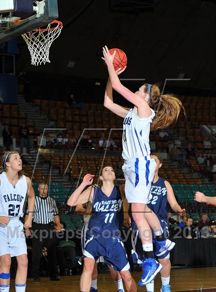 Thumbnail 1 in Highlands Ranch vs. Ralston Valley (CHSAA 5A Great 8) photogallery.