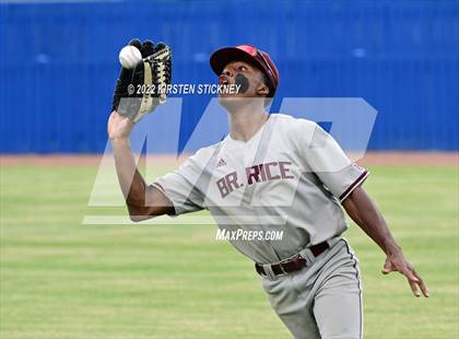 Thumbnail 2 in Brother Rice vs. Chicago Mt. Carmel photogallery.