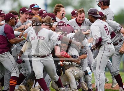Thumbnail 1 in Brother Rice vs. Chicago Mt. Carmel photogallery.