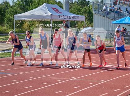 Thumbnail 2 in Rosehill Eagles Relays (3200M) photogallery.