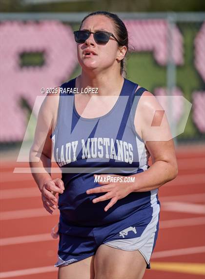 Thumbnail 1 in Rosehill Eagles Relays (3200M) photogallery.