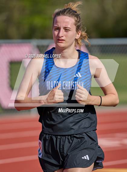 Thumbnail 3 in Rosehill Eagles Relays (3200M) photogallery.