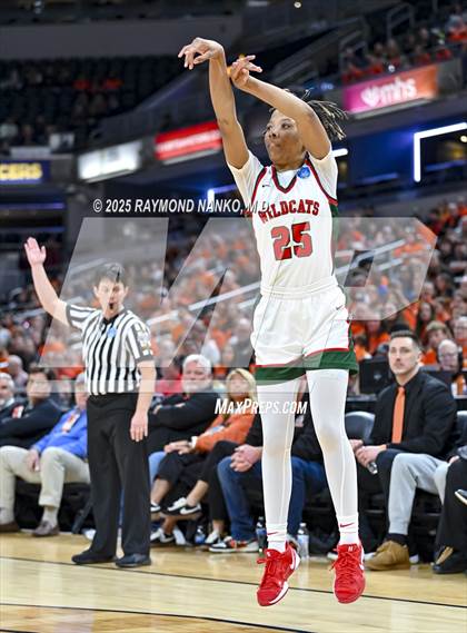 Thumbnail 3 in Warsaw vs. Lawrence North (IHSAA 4A State Final) photogallery.