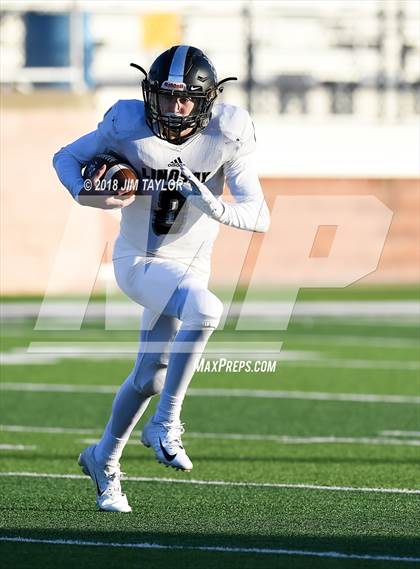 Thumbnail 1 in Stamford vs. Lindsay (UIL 2A Bi-District Playoff) photogallery.