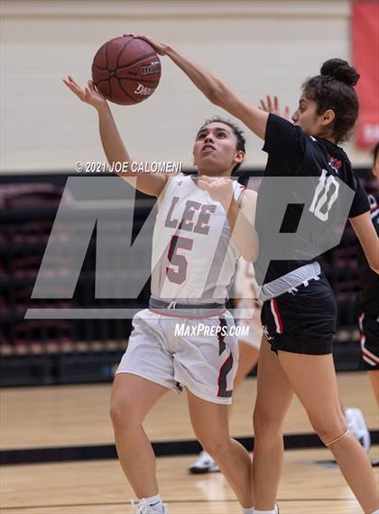 Thumbnail 3 in Churchill vs Lee photogallery.