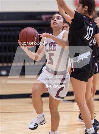 Thumbnail 2 in Churchill vs Lee photogallery.
