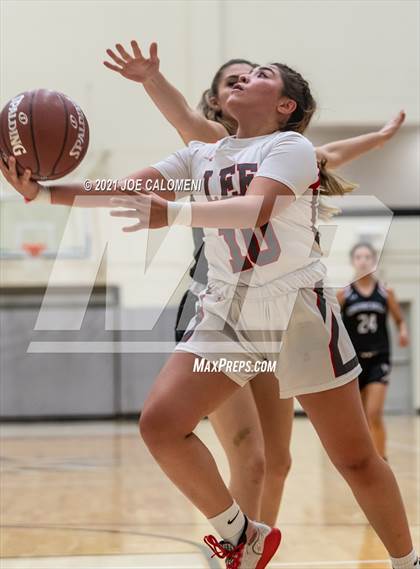 Thumbnail 1 in Churchill vs Lee photogallery.