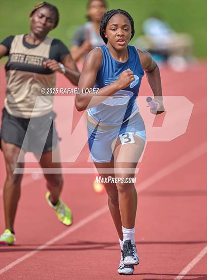 Thumbnail 2 in Dave Bethany Relays (4x400M) photogallery.