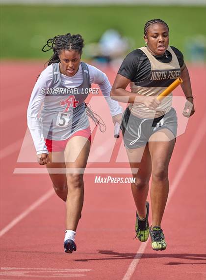 Thumbnail 1 in Dave Bethany Relays (4x400M) photogallery.
